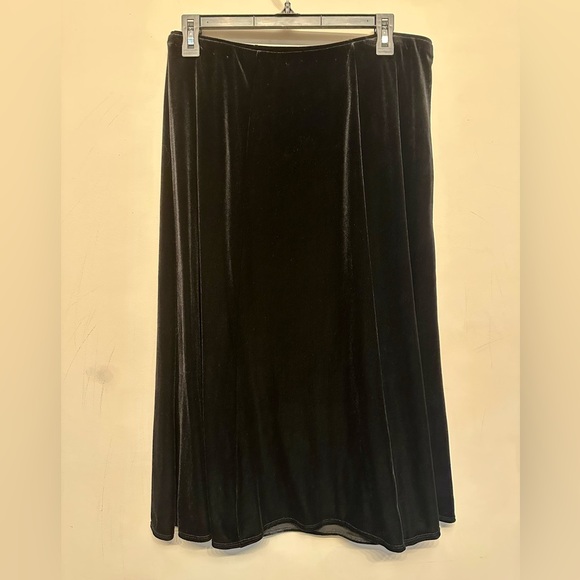 Vintage Black Velvet Midi Skirt - No Tags EST. Size Medium - Picture 1 of 4